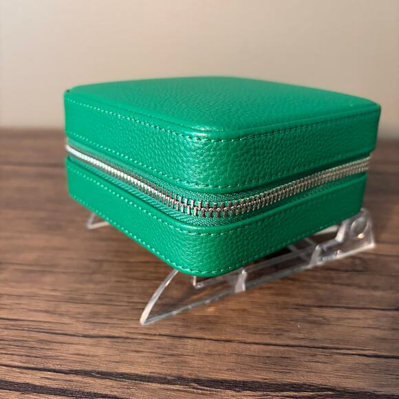 Mark & Graham Small Jewelry Travel Case in Kelly Green - Picture 3 of 5